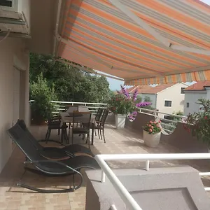 apartments-adrian.hotelinzadar.com/